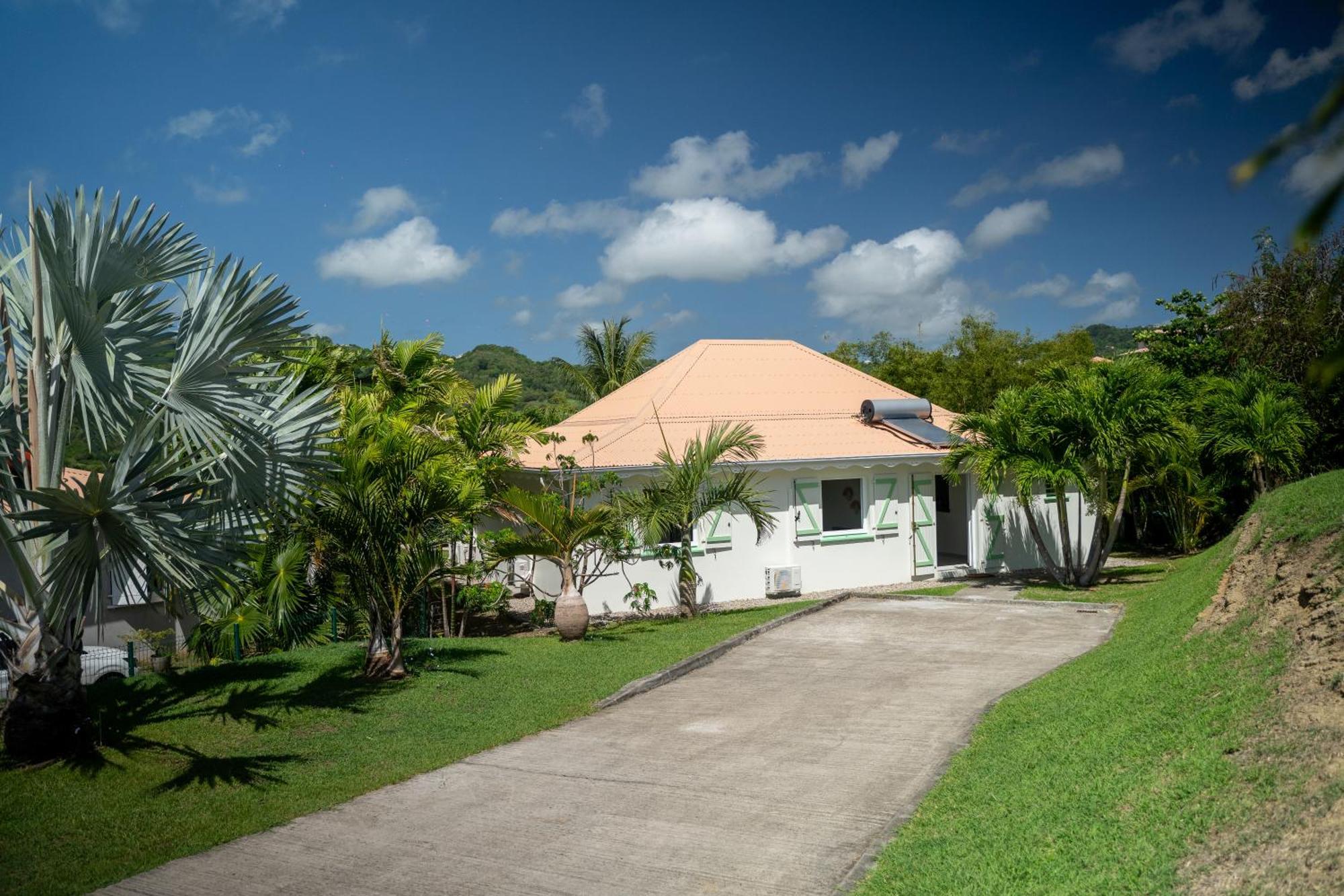 Villa Les 4 Colibris, 3 Chambres, Piscine, Jardin Et Vue Imprenable ! Le Vauclin Luaran gambar
